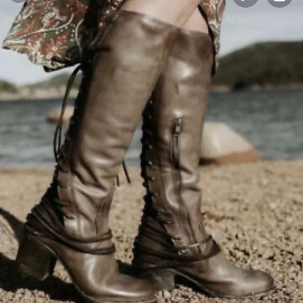 NWB FREEBIRD COAL TAUPE HIGH BOOTS SZ 6!
